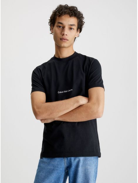 Camiseta-slim-con-logo