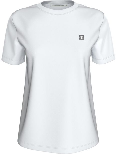Camiseta-regular-con-insignia