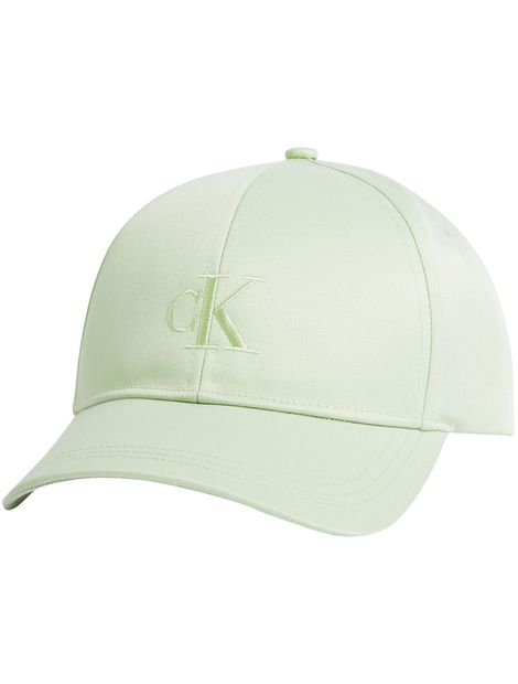 Gorra-con-monograma-bordado