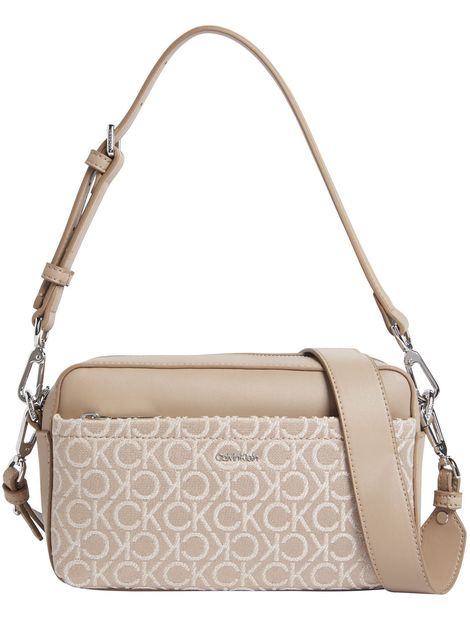 Bolso-convertible-con-monograma