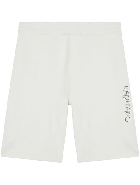 Short-con-logotipo-en-relieve