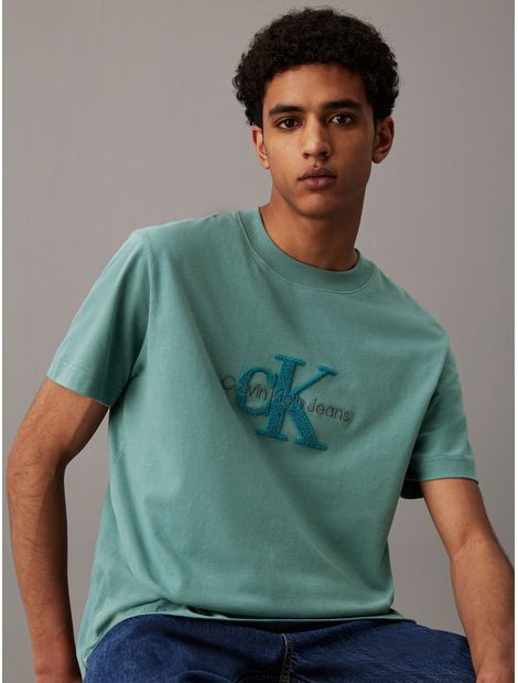 Camiseta--de-chenille-con-monograma