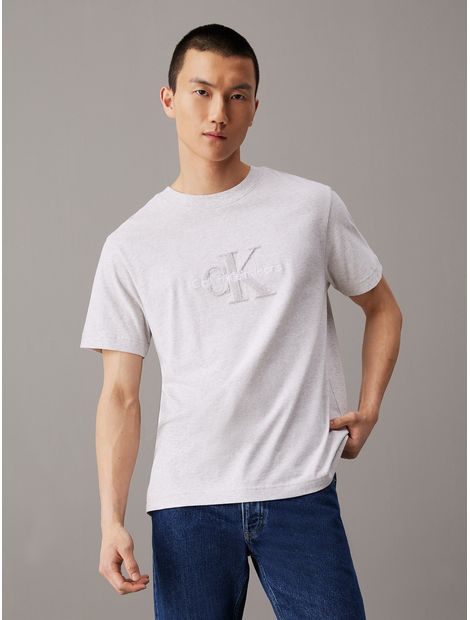 Camiseta--de-chenille-con-monograma