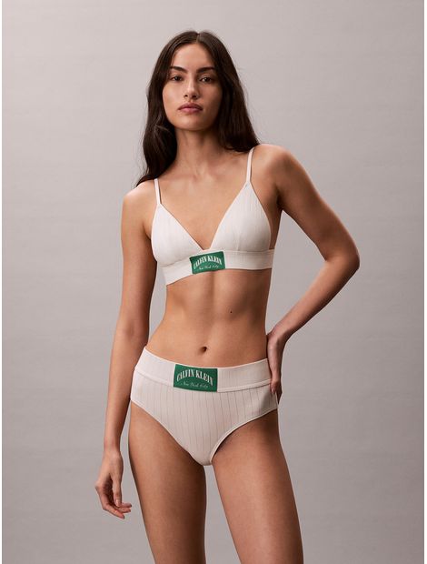 Bralette-triangular-con-relleno-ligero